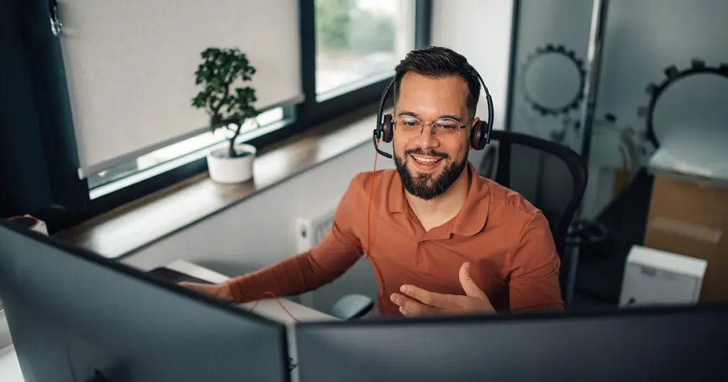 a freelance digital marketing specialist at work